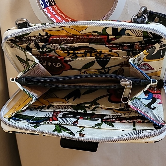 Sakroots The Sak Artist White Peace Dove Wallet Wristlet - Picture 5 of 5
